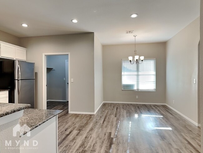 Building Photo - 2013 Orchid Ln