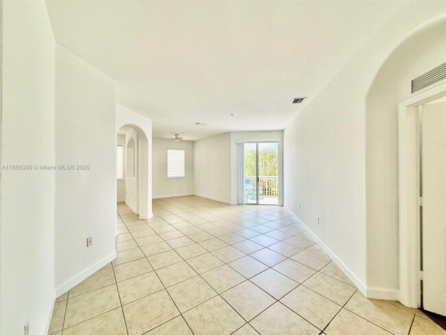 Foto del edificio - 10022 NW 7th St