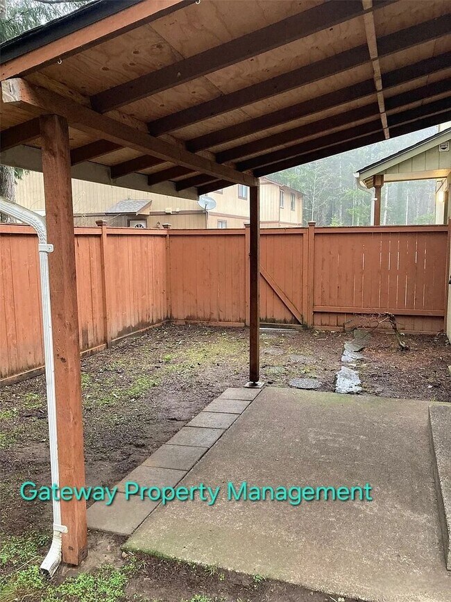 Foto del edificio - 2 bedroom Townhouse outside Shelton