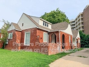 Building Photo - 514 E Walnut St