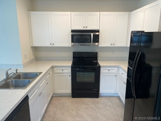 Building Photo - 2926 Sime St