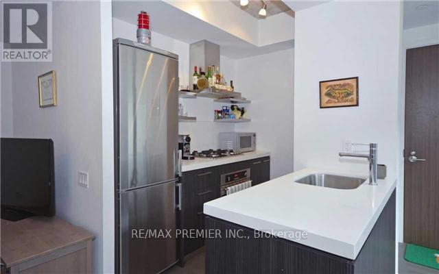 Building Photo - 461 Adelaide St W