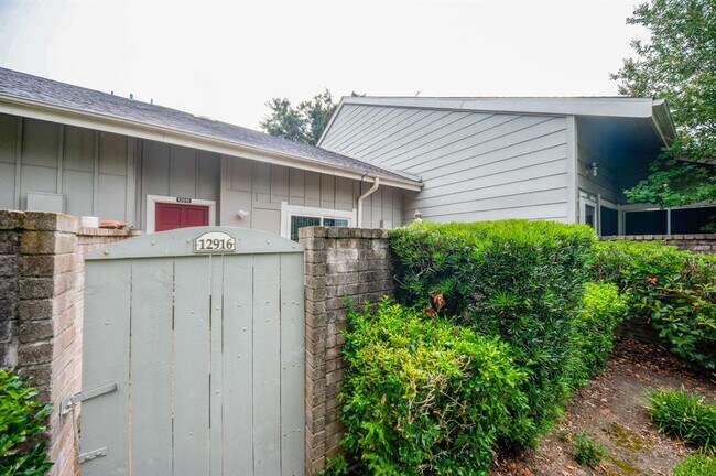 Foto del edificio - 12916 Wirevine Ln