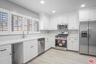 Building Photo - 8322 Colegio Dr