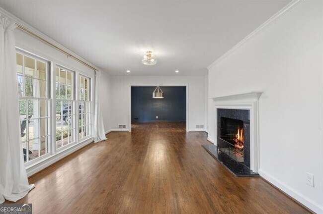 Foto del edificio - 439 Broadland Rd NW