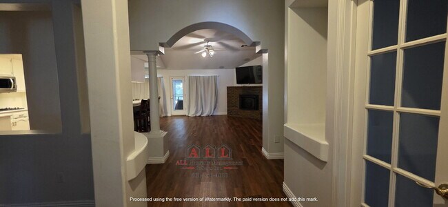 Foto del edificio - 4 Bed | 2 Bath Home with Sunroom, Outdoor Kitchen & Backyard Oasis