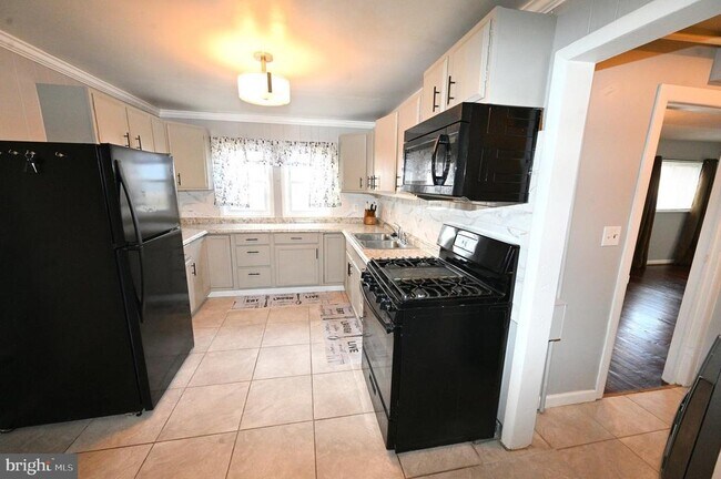 Building Photo - 2610 Lakehurst Ave