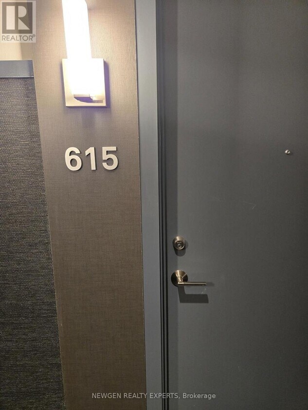 Photo principale - 2485 Eglinton Ave W