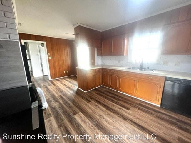 Building Photo - 3 br, 2 bath House - 1032 Solomon Dr
