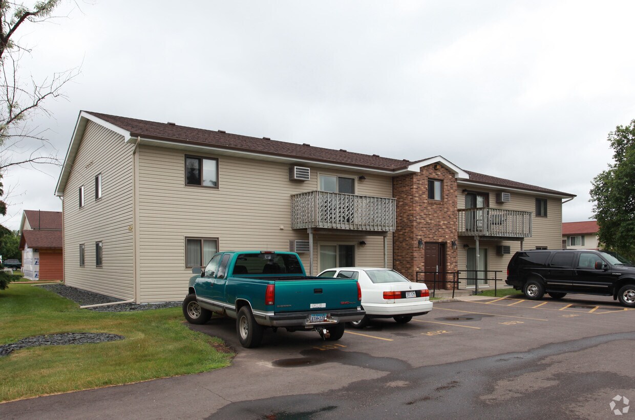 1601 Redwood Dr, Hudson, WI 54016 Apartments in Hudson, WI