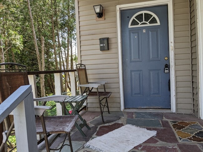 Building Photo - 219 Oak St