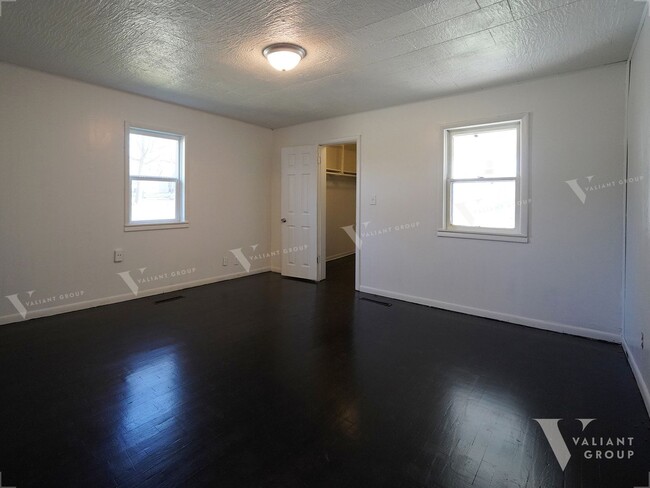 Building Photo - Spacious 3 Bedroom, 2 Bathroom Rental Home...