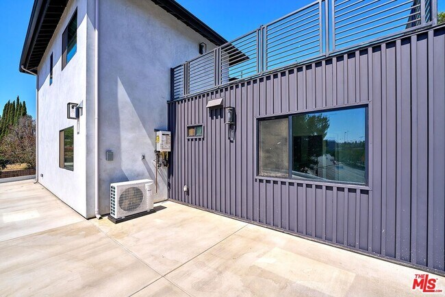 Building Photo - 102 Marion Blvd