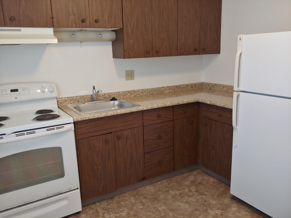 Kitchen - 113 W 8th St