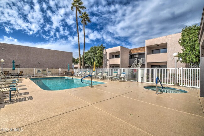 Foto del edificio - 886 E Galveston St