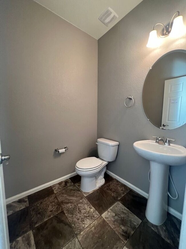 Building Photo - Beautiful 4bd 3ba Home in Severance - Avai...