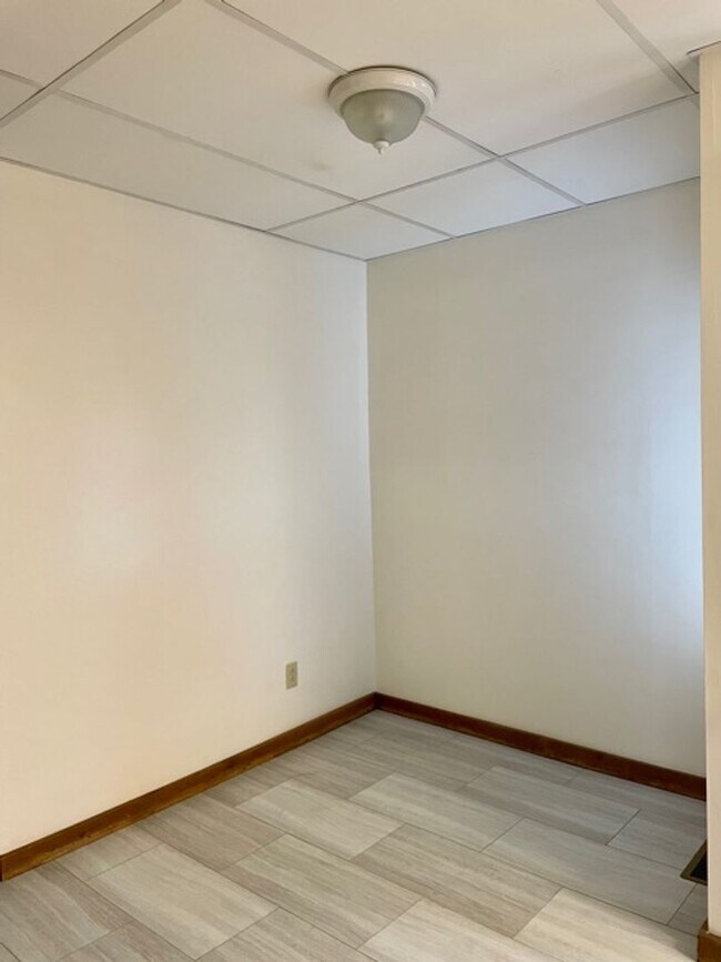 907907 1/2 Union St Unit 907 1/2, Ashland, OH 44805 Room for Rent in