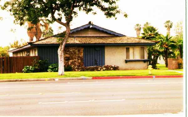 Building Photo - 2104 E La Palma Ave