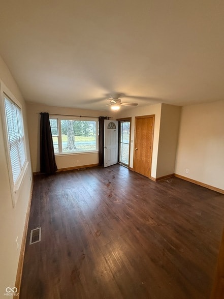 Building Photo - 555 Birch St