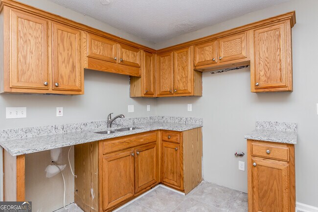 Building Photo - 2716 Brenston Dr