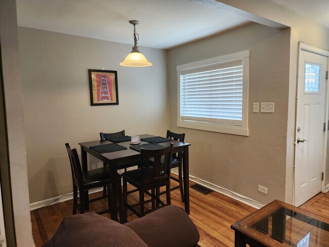 Foto del edificio - Omichs Subdivision Meticulously Updated 3-...