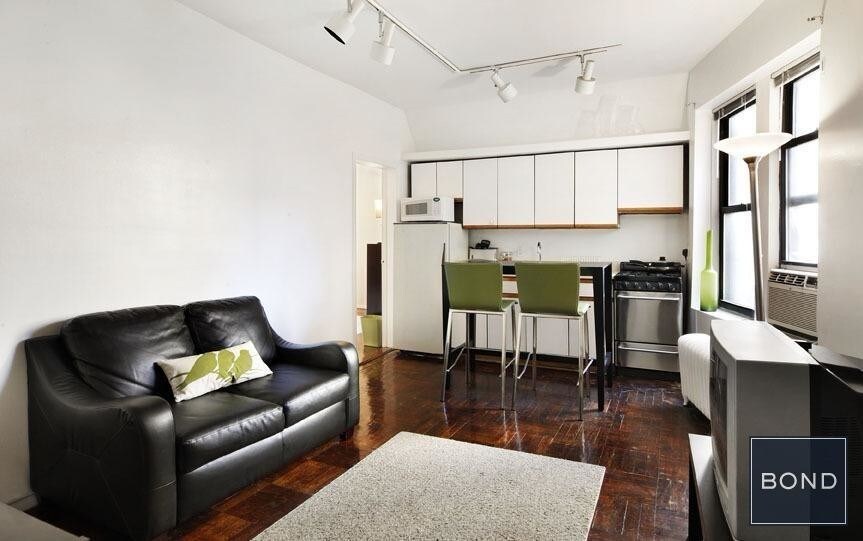 Primary Photo - 111 W 16th St