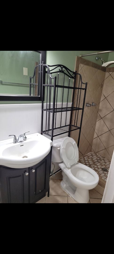 Building Photo - 3 bed 2 bath Home for rent