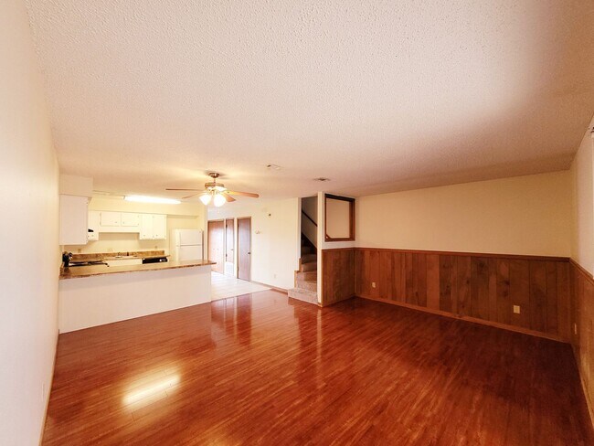 Building Photo - 2 Bed 1.5 Bath - Home in Pensacola