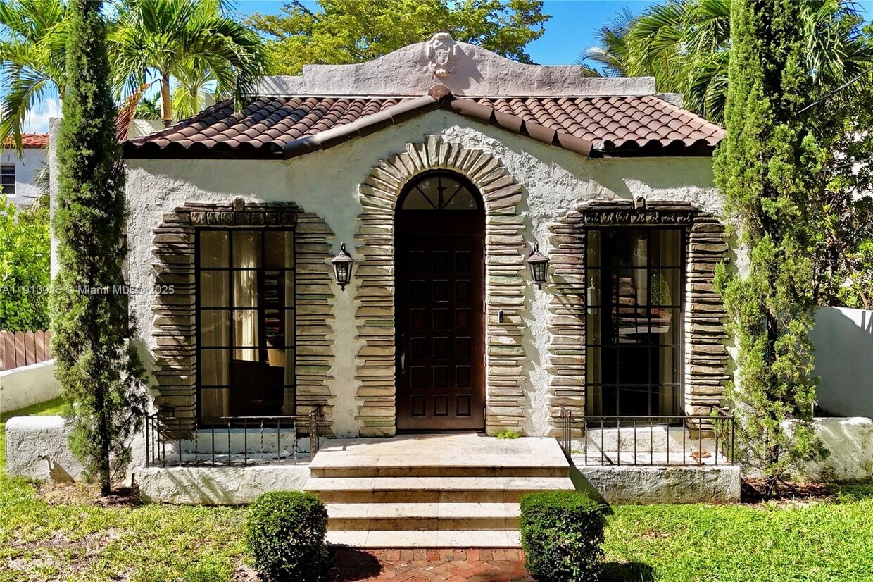 Foto principal - 3718 Sheridan Ave