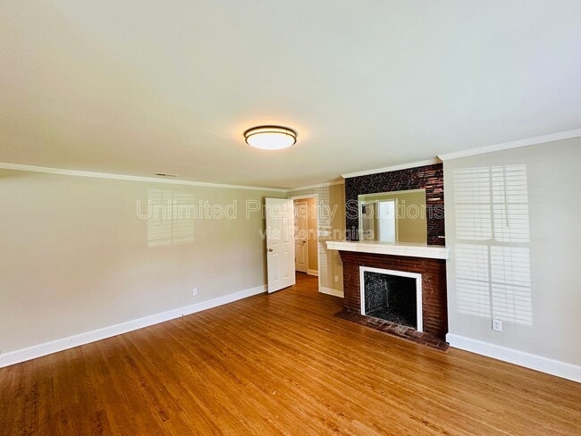 Photo - 3416 Wilshire Blvd House