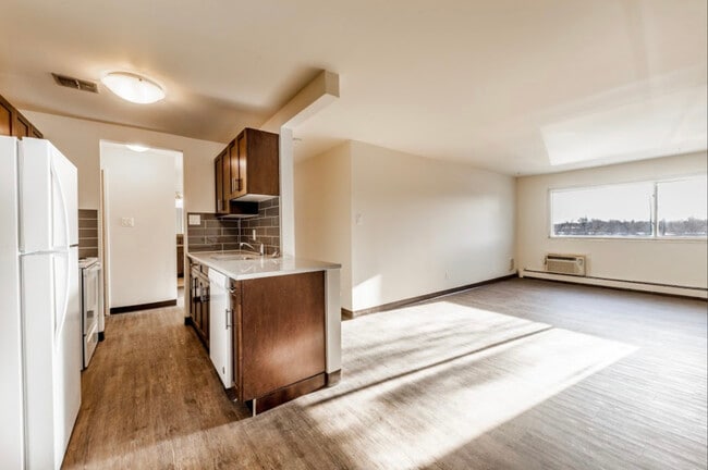 Building Photo - River Circle Apartments