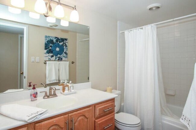 Building Photo - 3 bedroom in Foster City CA 94404