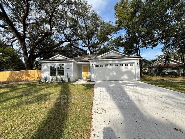 Building Photo - 2235 Orchard St