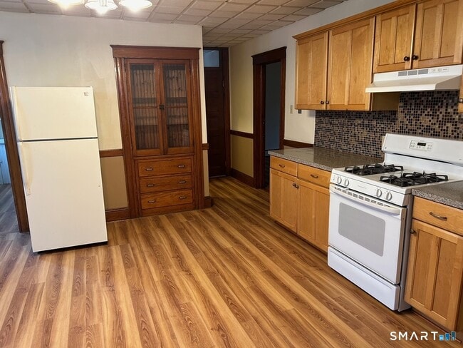 Building Photo - 68 Derby St