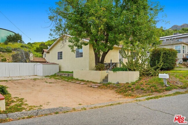 Foto del edificio - 11180 Tujunga Canyon Blvd