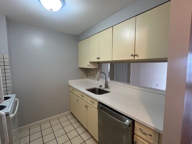 Foto del edificio - 750 Davol St