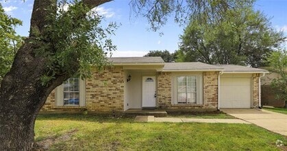 Building Photo - 7008 Greenview Cir N
