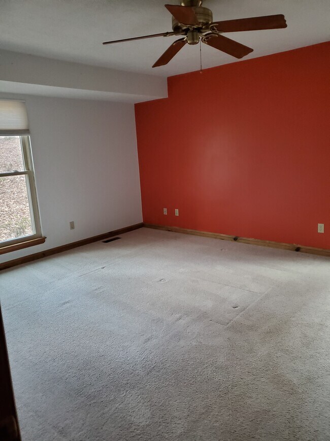 master bedroom - 108 Jefferson Dr