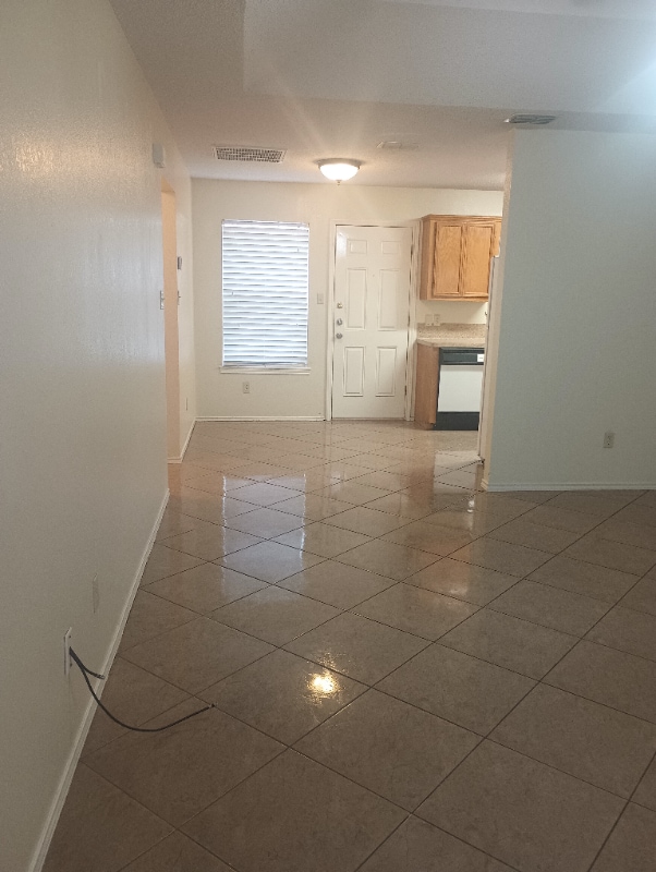 Building Photo - 915 Lexington Cir