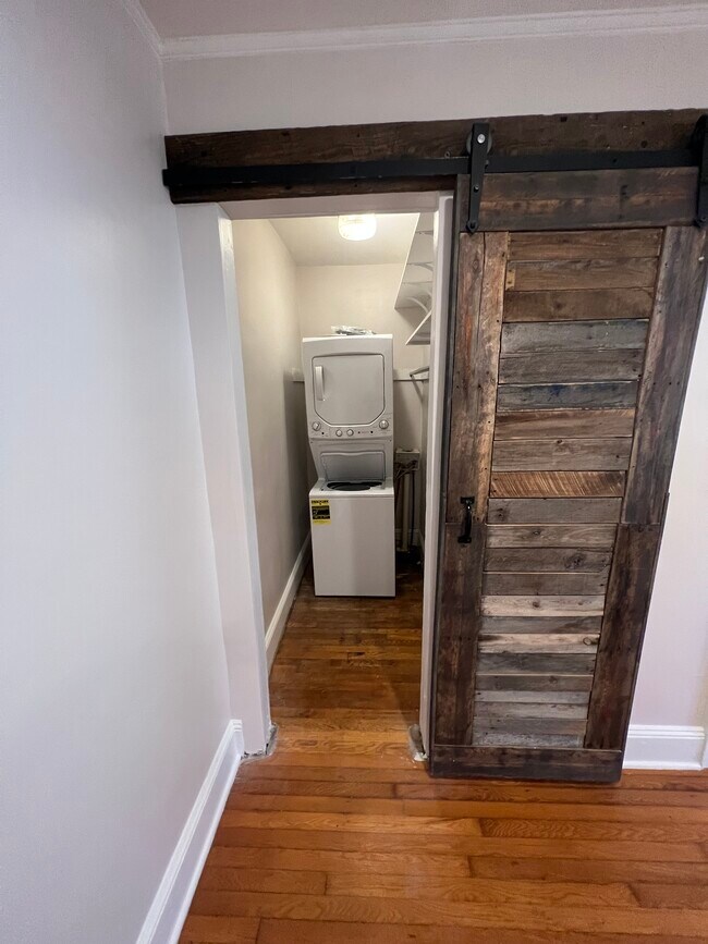 Building Photo - 2024 Chesterfield Ave