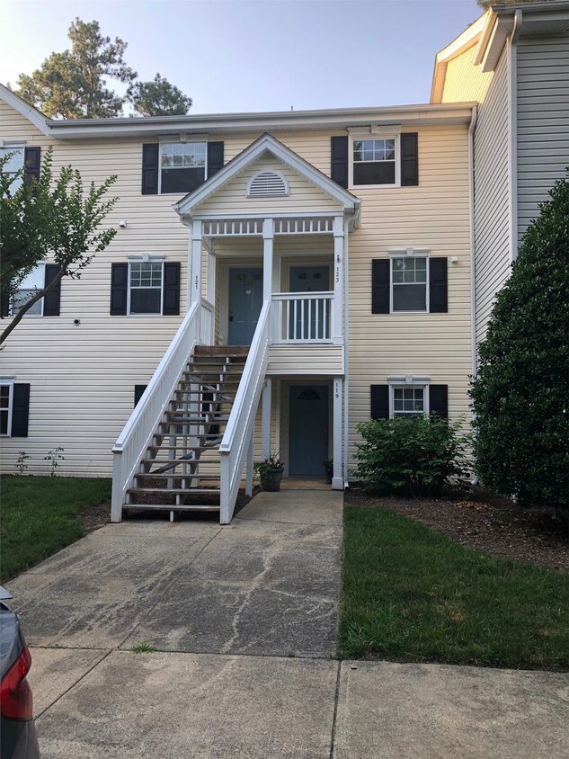 Primary Photo - 121 Scott Lane - 1