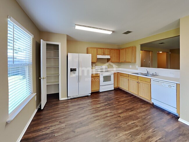 Foto del edificio - 4610 Elm Point Dr