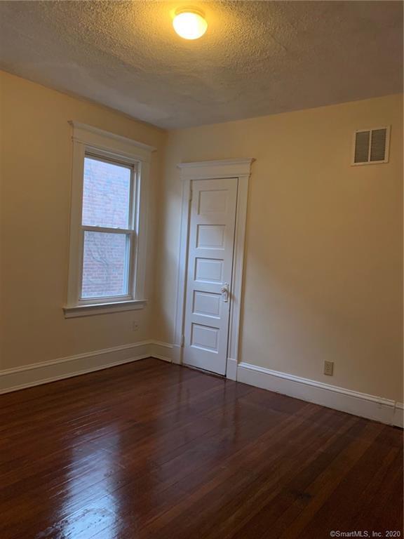 141 Barker St, Hartford, CT 06114 Room for Rent in Hartford, CT