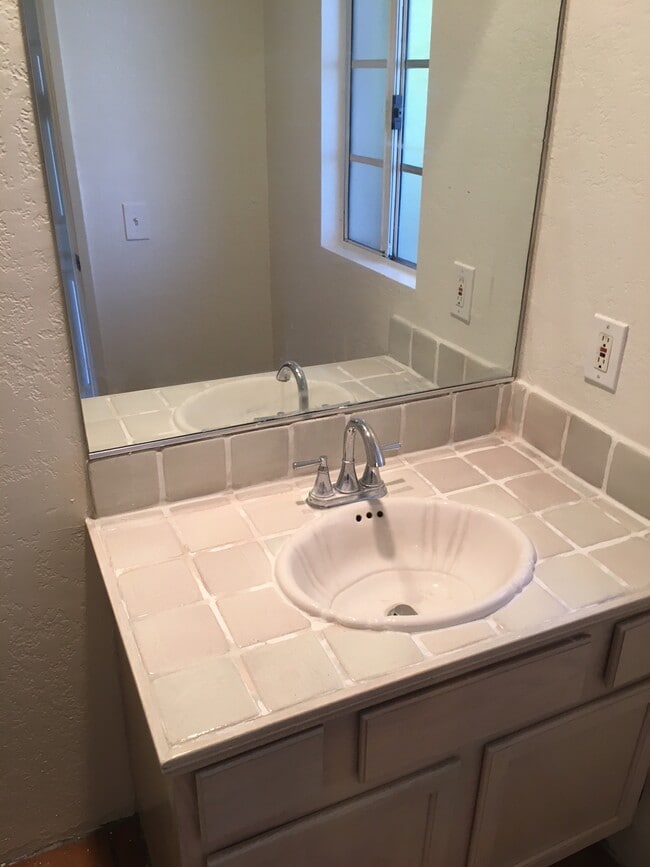 Building Photo - 1460 Mansfield N Ave