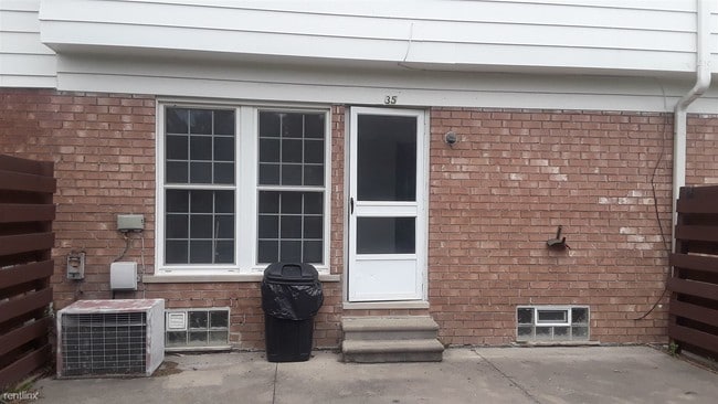 Building Photo - 3 br, 1.5 bath Condo - 2648 Seaton Circuit S