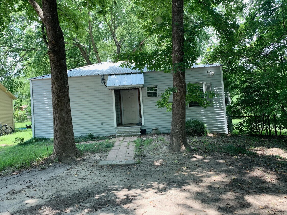 Primary Photo - 825 N Green St