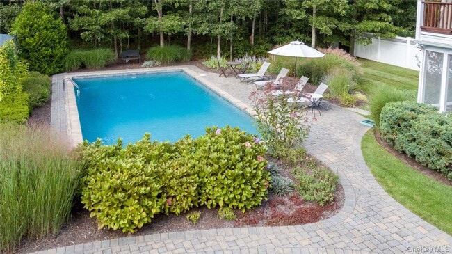 Building Photo - 37 Arbutus Rd