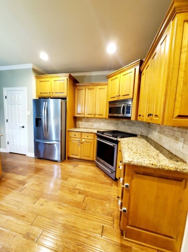Building Photo - 263 Lake Valley Dr