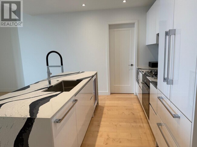 Photo du bâtiment - 135-1135 13th St E
