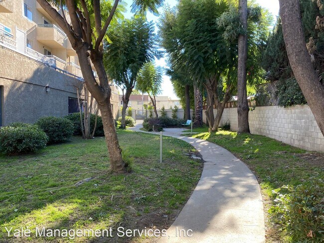 Foto del edificio - 6205 Woodman Ave